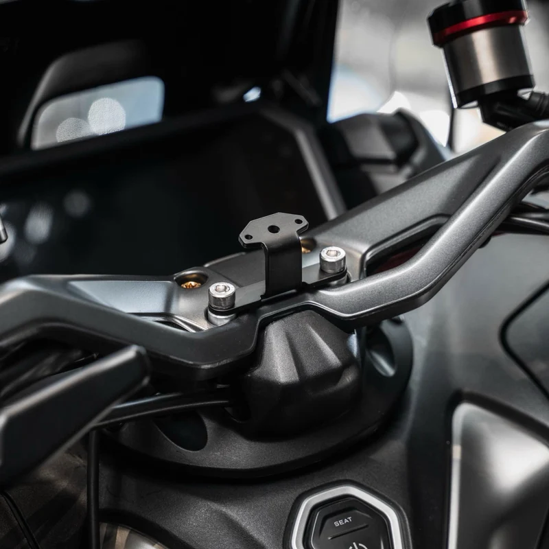 Yamaha TMAX560-specific bracket for Chigee Display