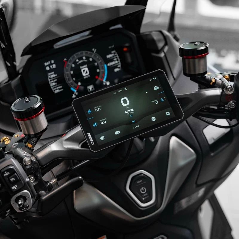 Yamaha TMAX560-specific bracket for Chigee Display