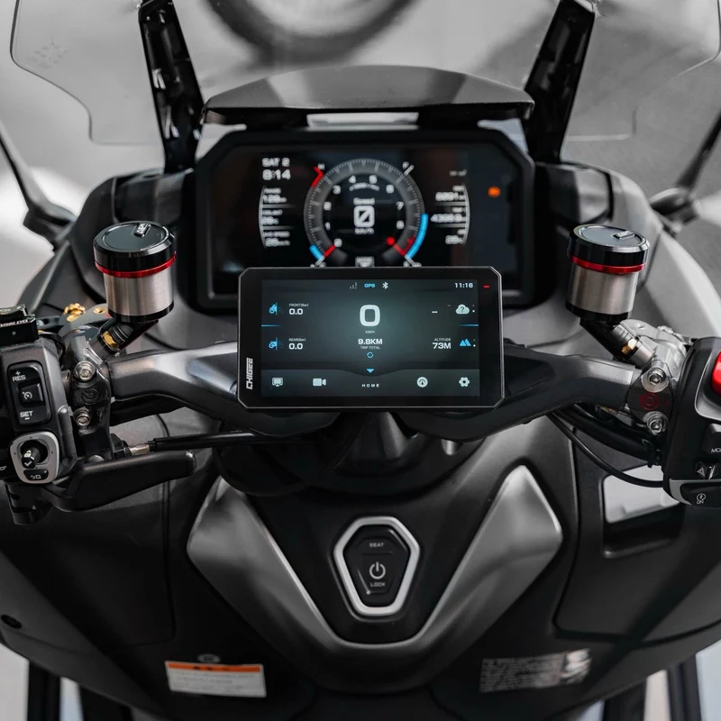 Yamaha TMAX560-specific bracket for Chigee Display