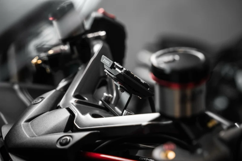 Yamaha TMAX560-specific bracket for Chigee Display