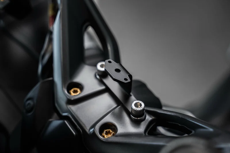 Yamaha TMAX560-specific bracket for Chigee Display