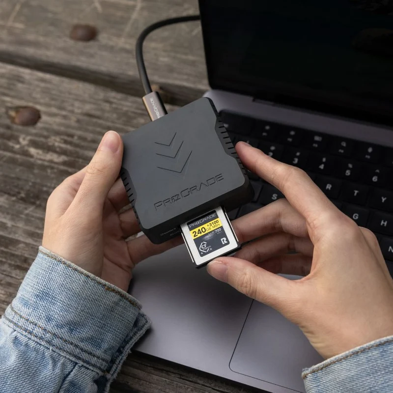 CFexpress Type B and SDXC UHS-II Dual-Slot Card Reader | USB 4.0 (PG05.7)
